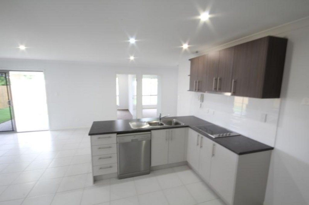 10 Surwold Way, LOGANLEA, QLD 4131