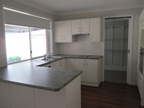 140 Denton Park Drive, ABERGLASSLYN, NSW 2320