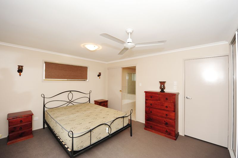 4 Dame Pattie Avenue, CLINTON, QLD 4680