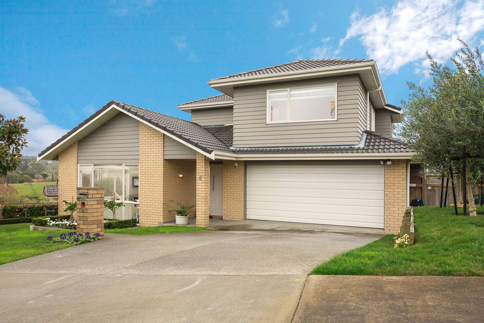 8 Canyon Drive photo 0