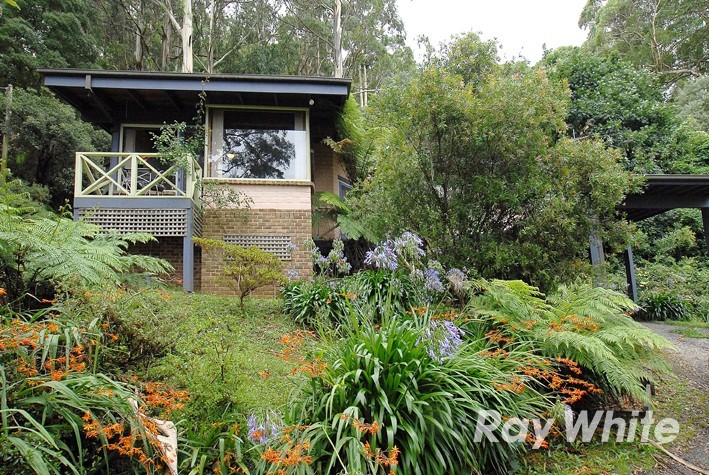 8 Titania Crescent, TREMONT, VIC 3785