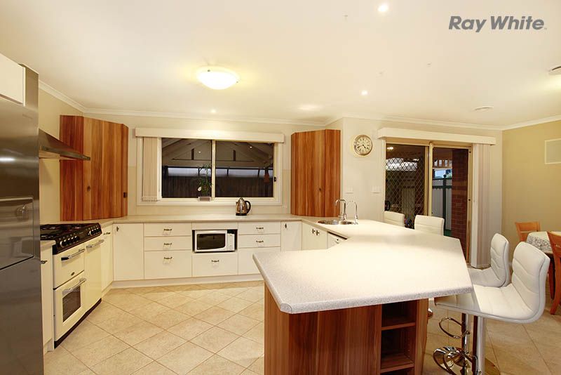 4 Holton Court, HILLSIDE, VIC 3037