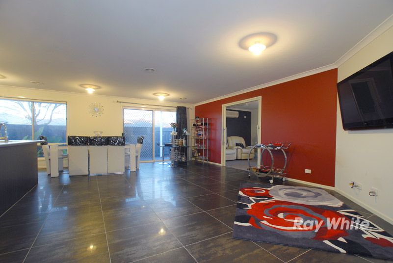 11 Kingdom Drive, CRANBOURNE, VIC 3977