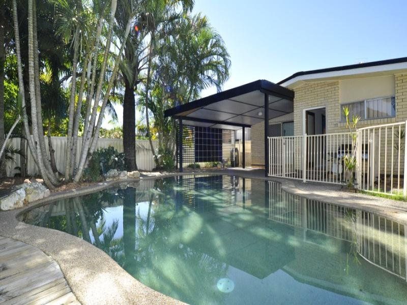16 Deagon Drive, RUNAWAY BAY, QLD 4216