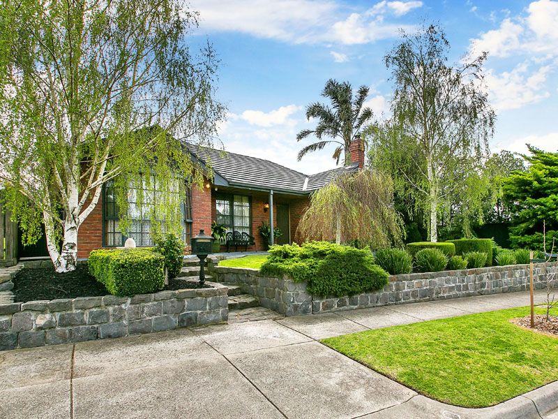2-4 Chaldron Place, DINGLEY VILLAGE, VIC 3172