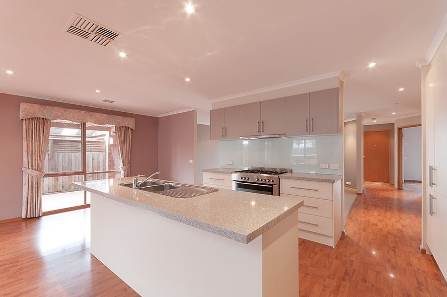 28 Yarcombe Crescent, CRAIGIEBURN, VIC 3064