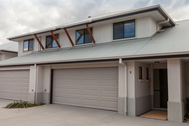 5 Central Avenue, MOUNT OMMANEY QLD 4074