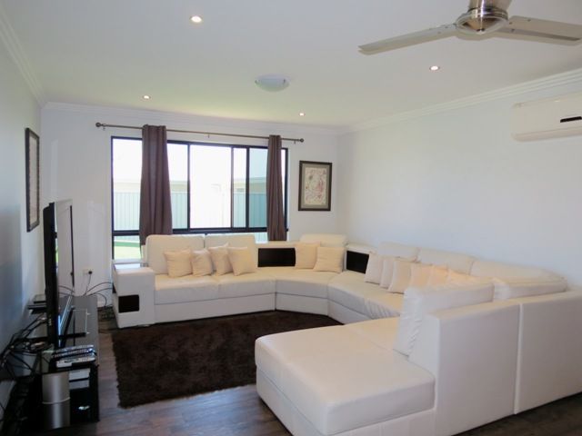 2/12 WRIGHT Street, EMERALD, QLD 4720