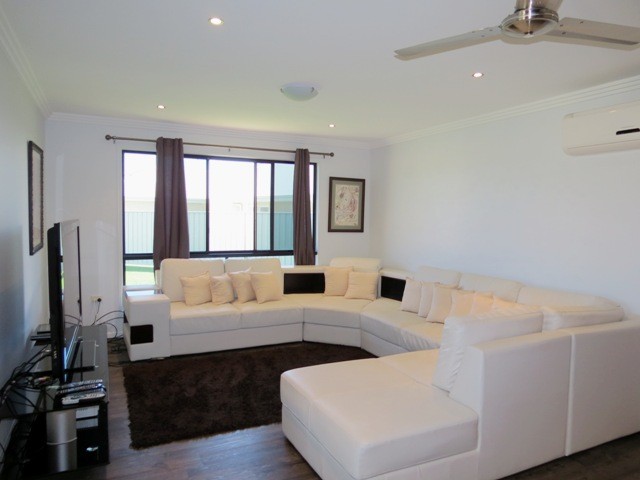 2/12 WRIGHT Street, EMERALD, QLD 4720