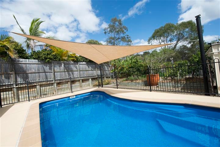18 Reinaerhoff Crescent, GLEN EDEN, QLD 4680