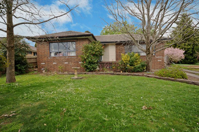 32 VISTA Drive, CHIRNSIDE PARK VIC 3116