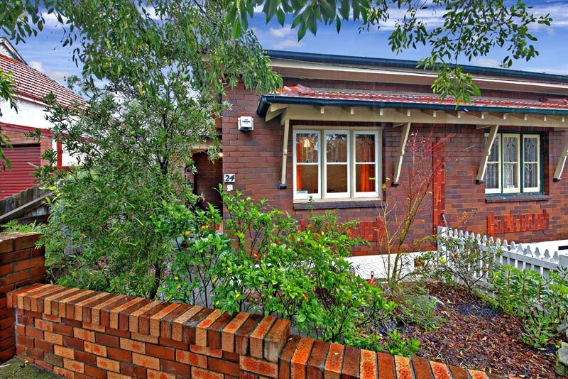 24 Woodbury Street, MARRICKVILLE NSW 2204