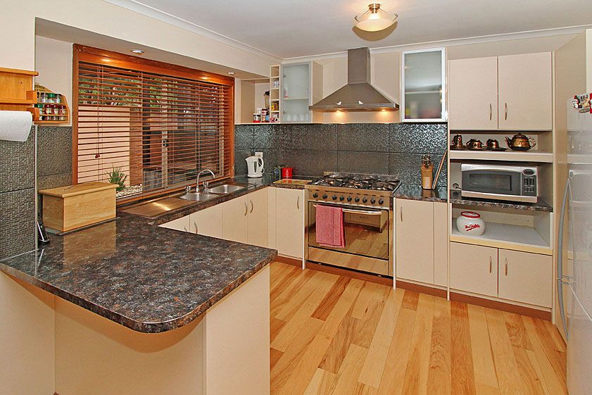 4 Dalbury Place, MILL PARK, VIC 3082