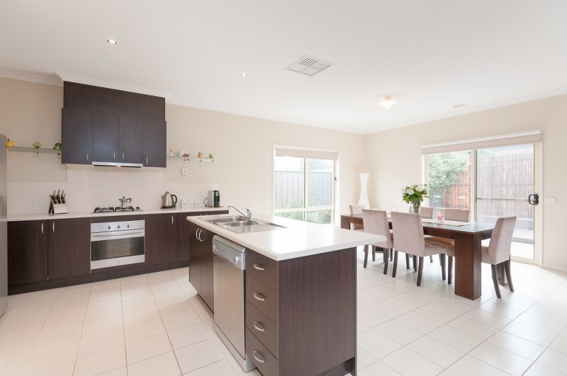 15 Cheltenham Close, CRAIGIEBURN, VIC 3064