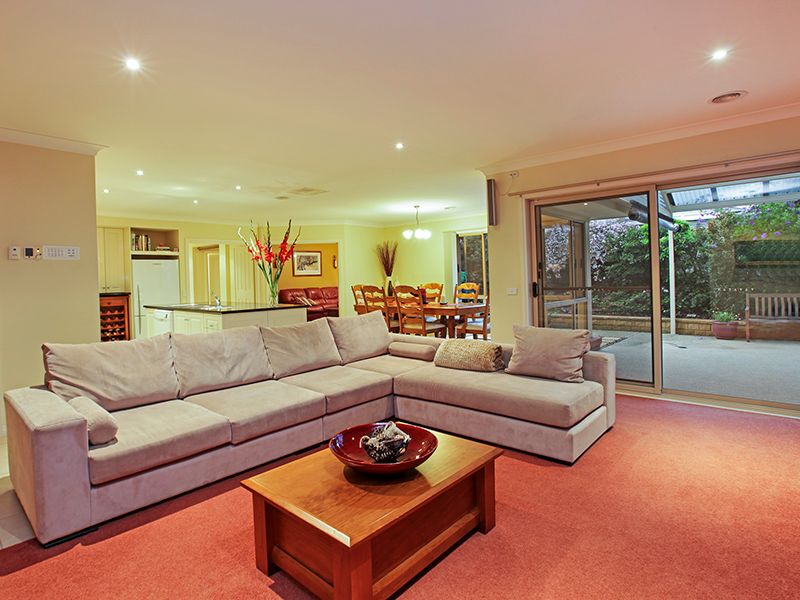 2 McEvoy Close, HIGHTON, VIC 3216
