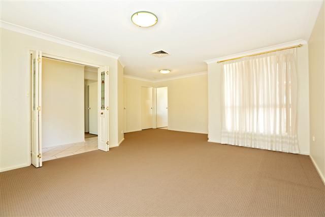 9 Bluebell Close, GLENMORE PARK, NSW 2745