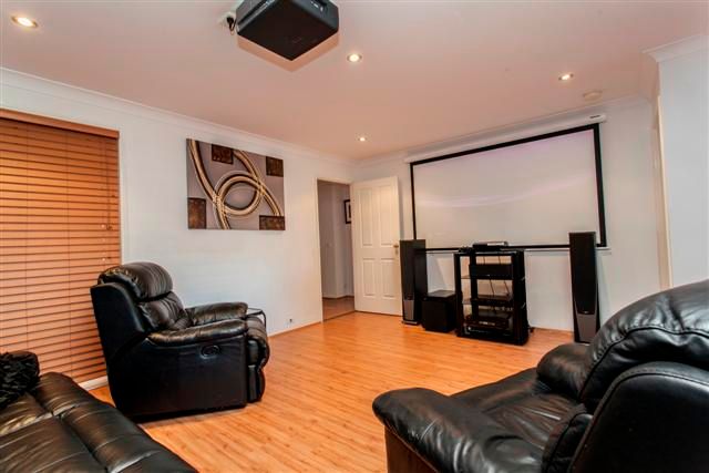 6 Paperbark Close, GLENMORE PARK, NSW 2745