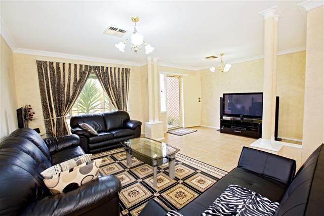 4 Ferntree Close, GLENMORE PARK, NSW 2745