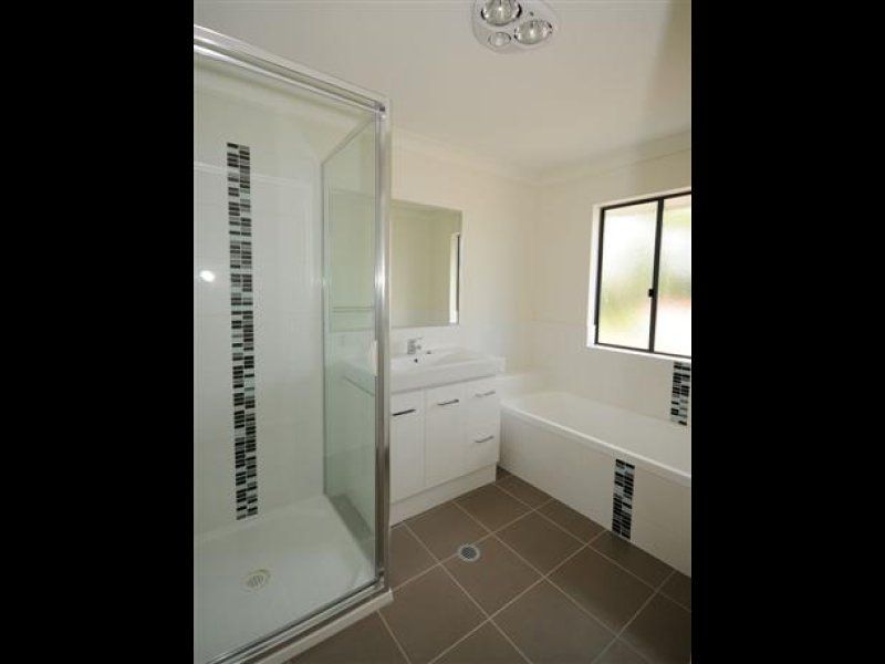 2/115 Torquay Road, SCARNESS, QLD 4655