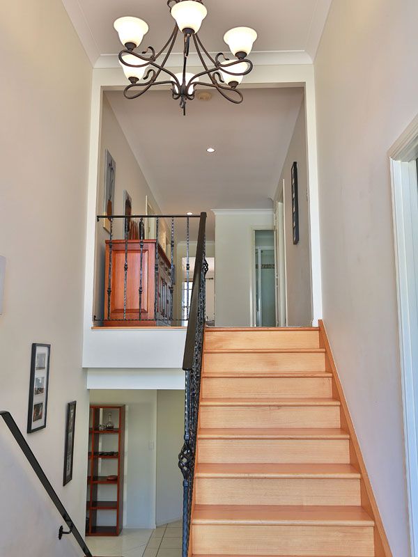 3 Crebra Lane, CASHMERE, QLD 4500