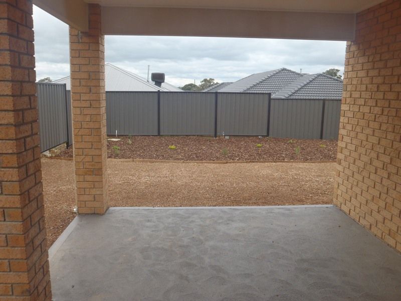 12 PEARSON Road, MERNDA, VIC 3754