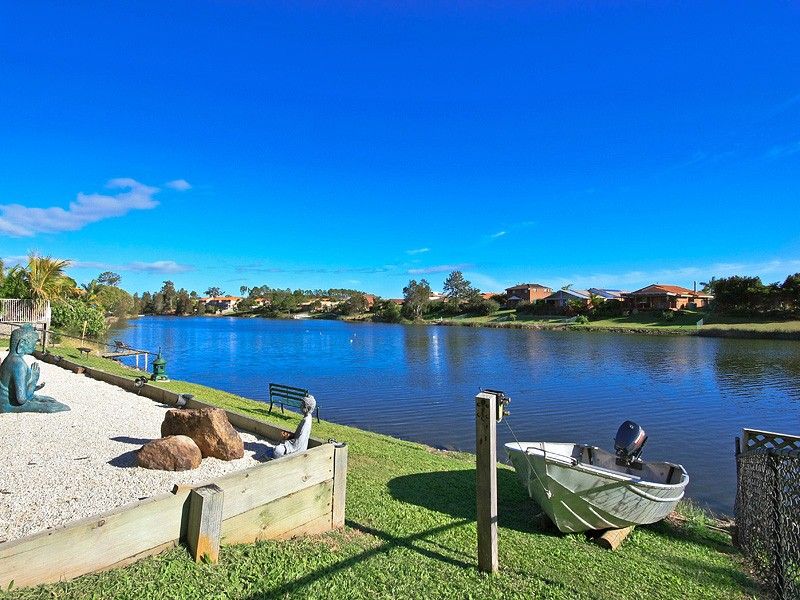 59 Southlake Drive, VARSITY LAKES, QLD 4227