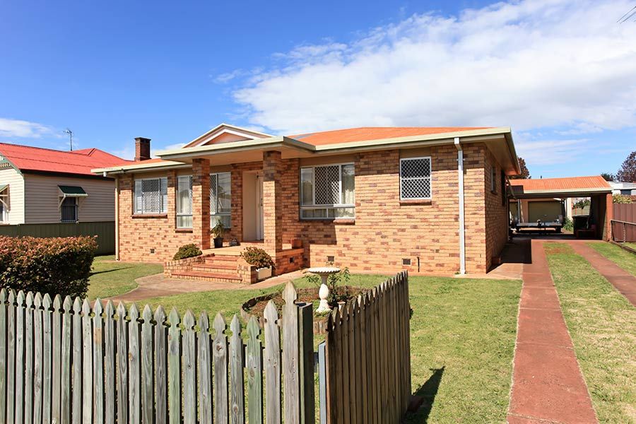 138 Hill Street, NEWTOWN, QLD 4350