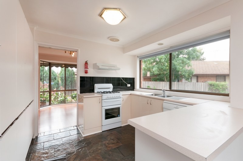 4 Axminster Drive, CRAIGIEBURN, VIC 3064