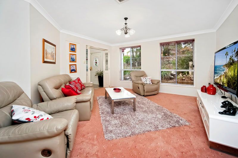 9 Barnes Crescent, MENAI, NSW 2234