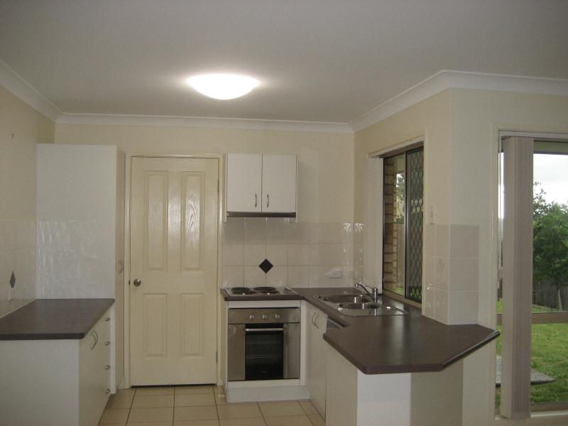 10 Schafer Court, EDENS LANDING, QLD 4207