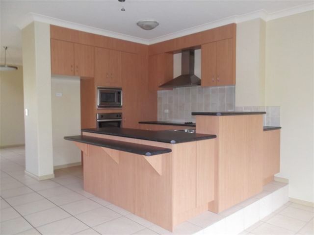 2/238 Government Road, LABRADOR, QLD 4215