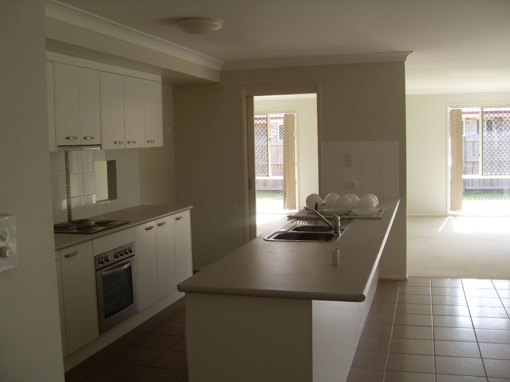 8 Cherokee Place, HERITAGE PARK, QLD 4118