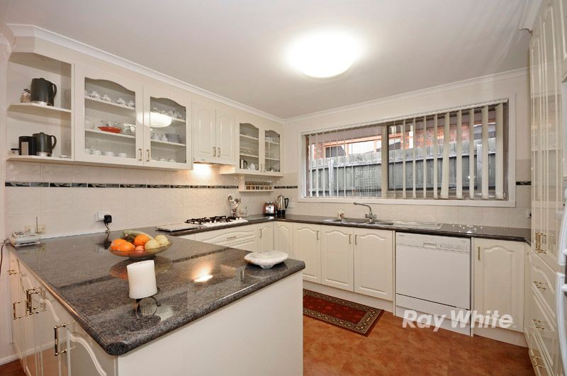17 Lakewood Drive, KNOXFIELD, VIC 3180