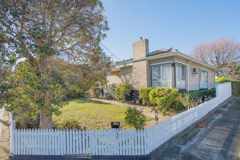 17 Dunblane Road, NOBLE PARK, VIC 3174