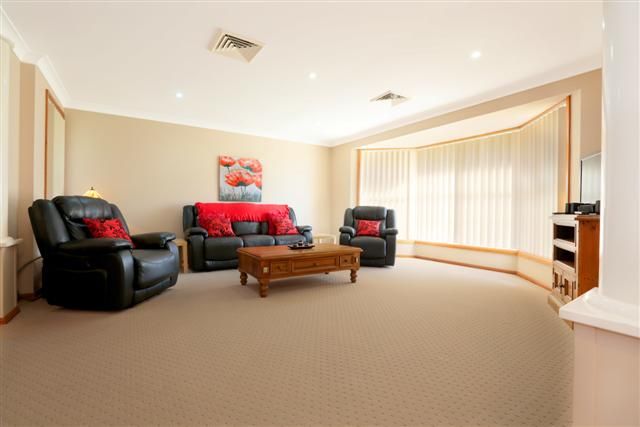 12 Freesia Place, GLENMORE PARK, NSW 2745