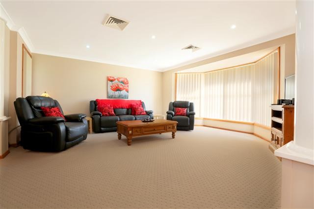 12 Freesia Place, GLENMORE PARK, NSW 2745