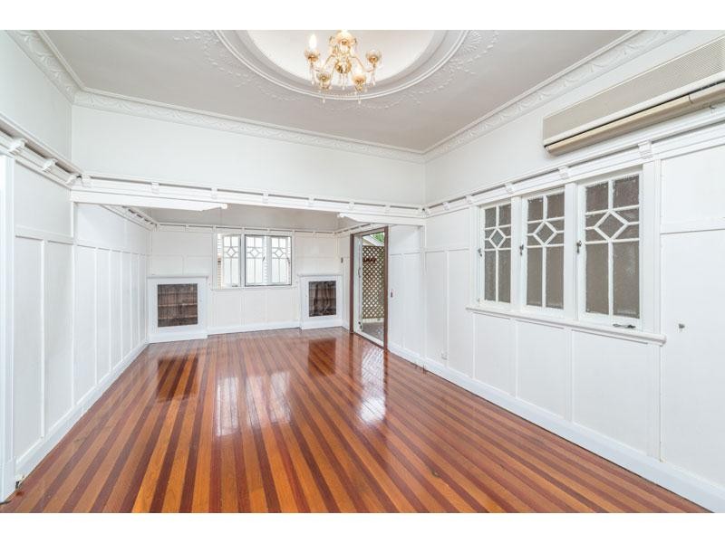 484 Cavendish Road, COORPAROO, QLD 4151