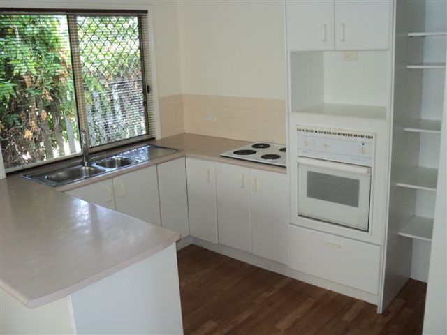 2 Cawthray Street, BIGGERA WATERS, QLD 4216
