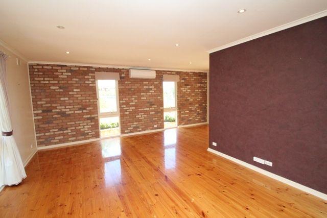 8 Pollock Crescent, CLARE, SA 5453