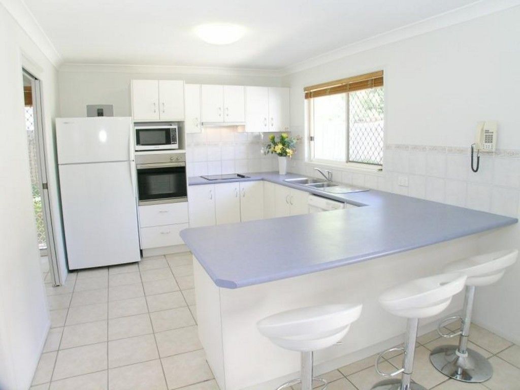 28 Estate Place, HOLLAND PARK WEST, QLD 4121