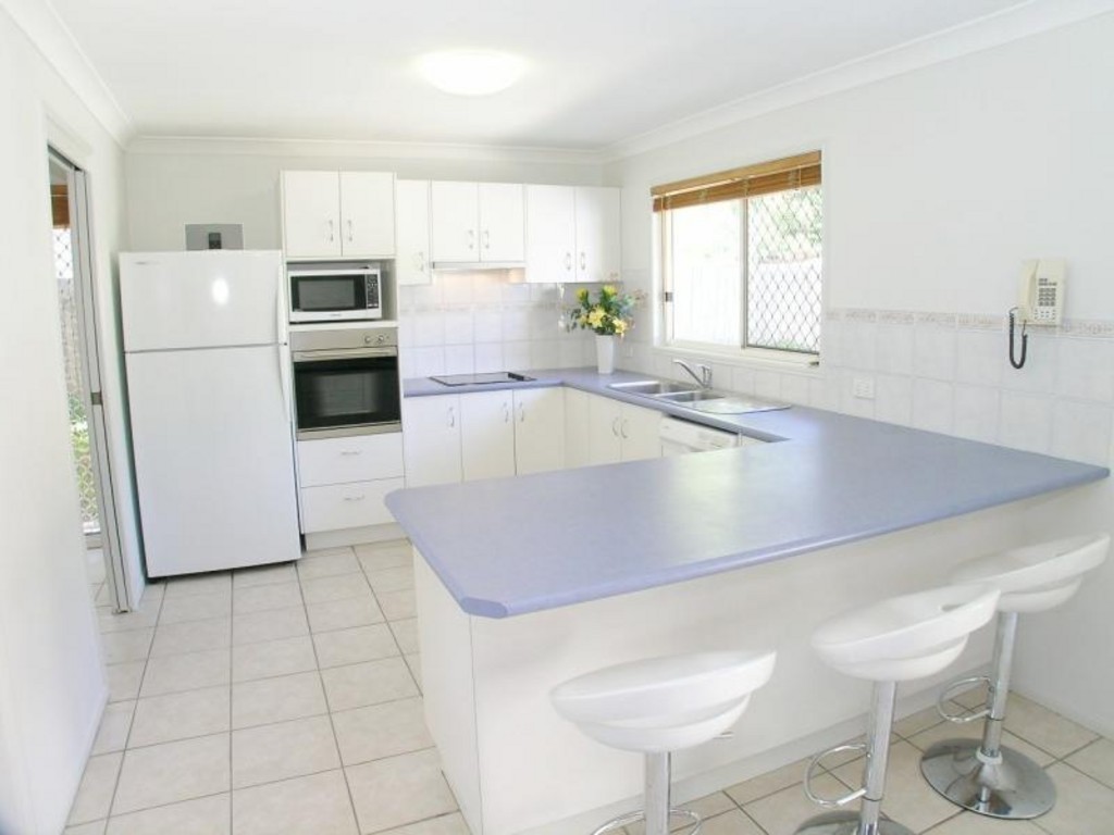 28 Estate Place, HOLLAND PARK WEST, QLD 4121