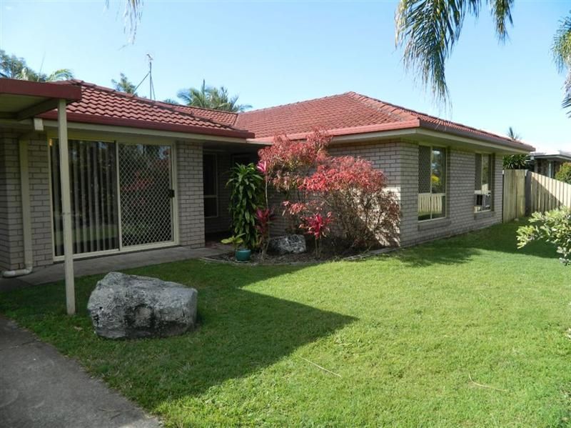 16 Vicki Parade, TORQUAY, QLD 4655