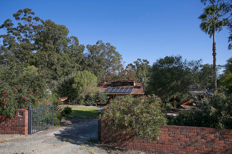 235 Grove Road, LESMURDIE, WA 6076