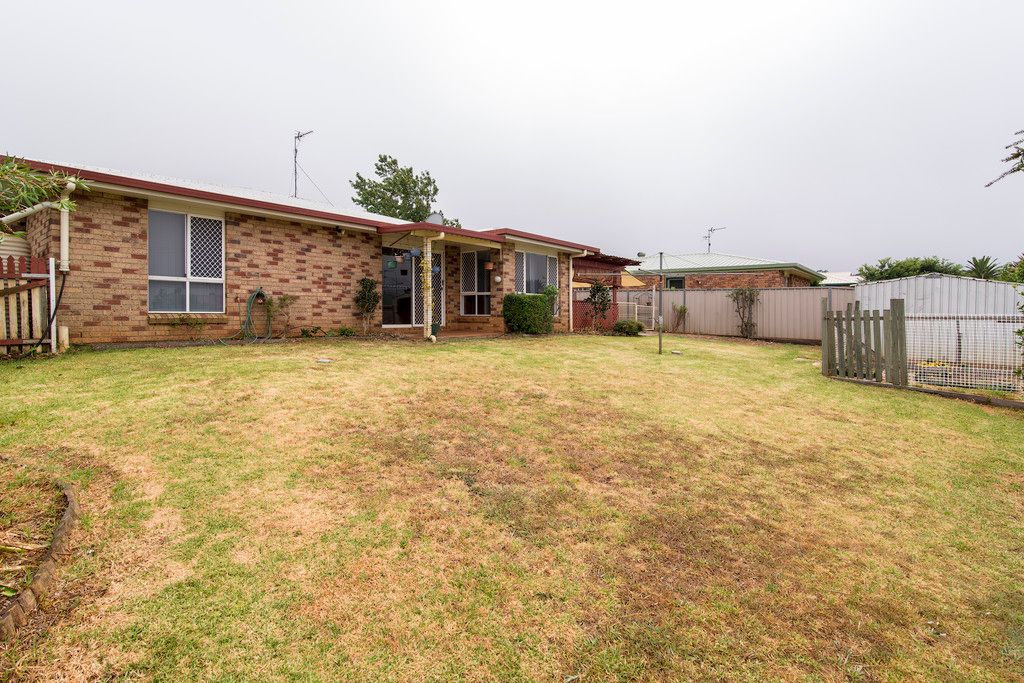 42 Liquidamber Drive, GLENVALE, QLD 4350