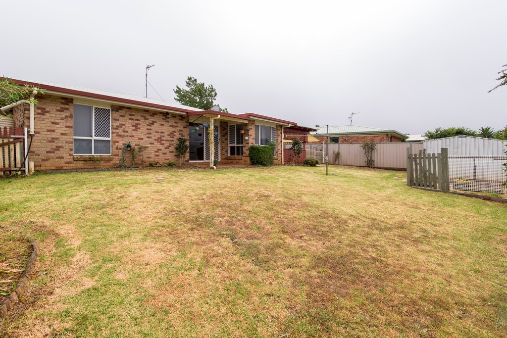 42 Liquidamber Drive, GLENVALE, QLD 4350
