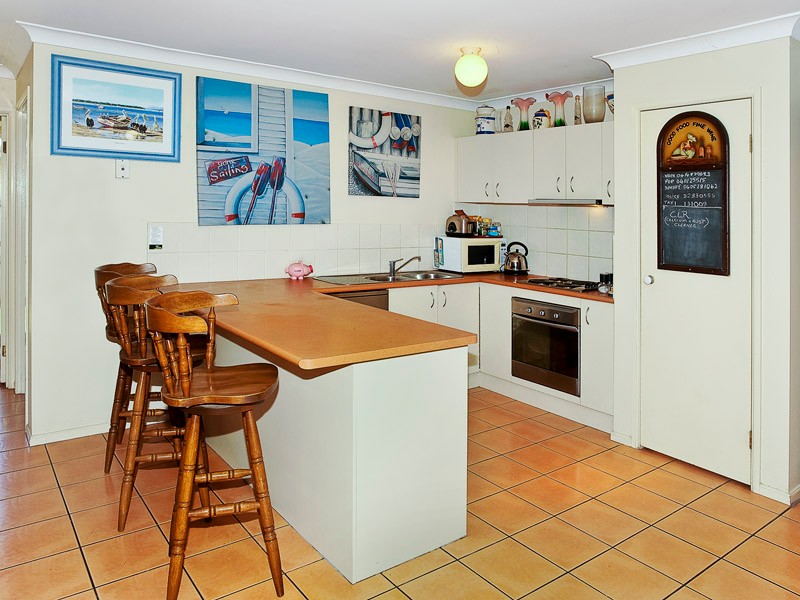 1 David Close, REDCLIFFE, QLD 4020