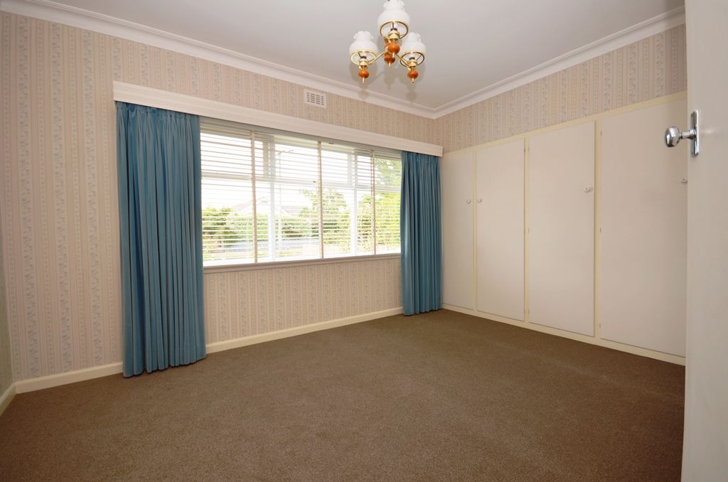 15 Orama Avenue, WENDOUREE, VIC 3355