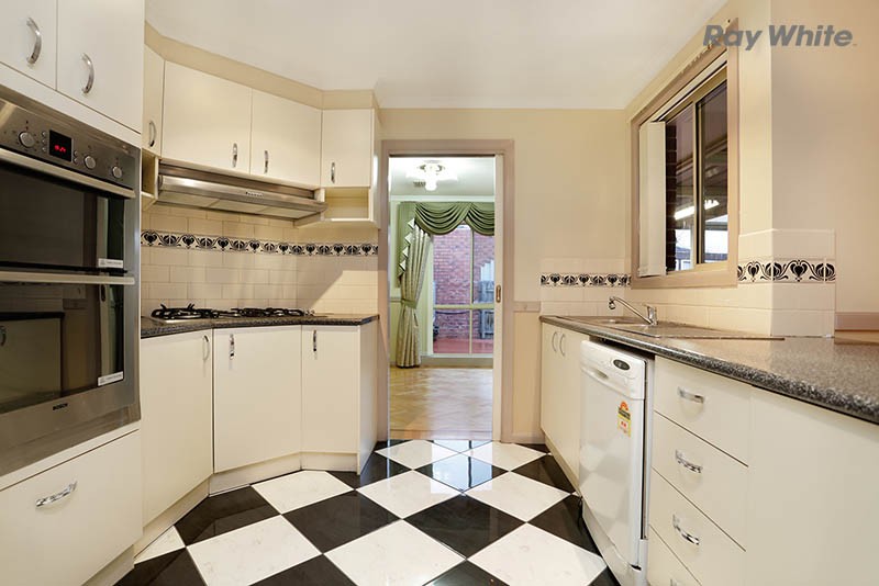 22 Bellbird Avenue, TAYLORS LAKES, VIC 3038