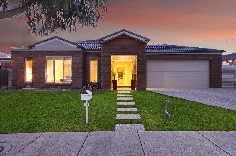 16 Fenwick Fairway, BANNOCKBURN VIC 3331