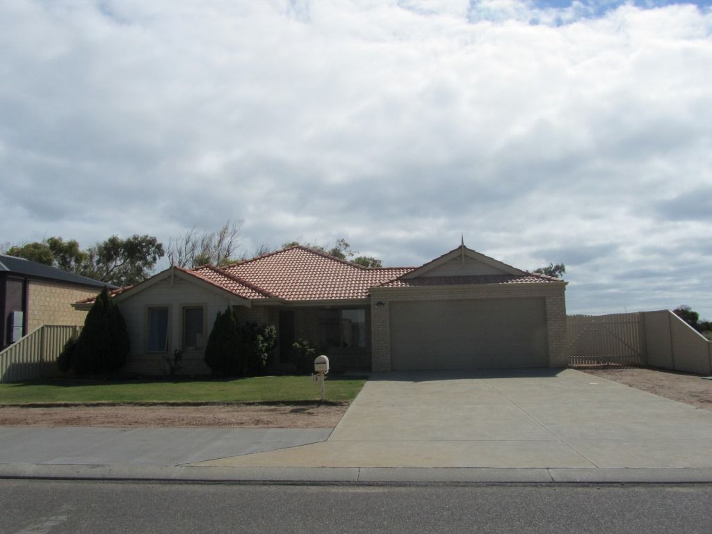 18 Stillwater Avenue, DRUMMOND COVE, WA 6532